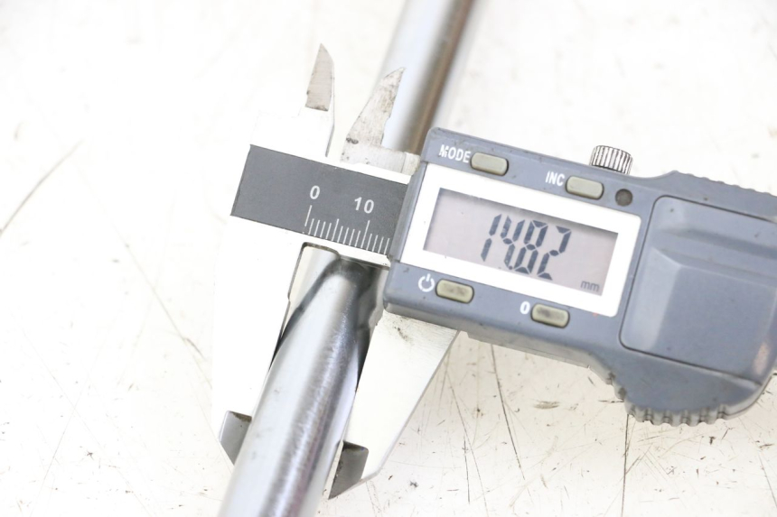 photo de AXE ROUE AVANT REGAL RAPTOR RAXTER 2 125 (2007 - 2015) - Détail de la pièce