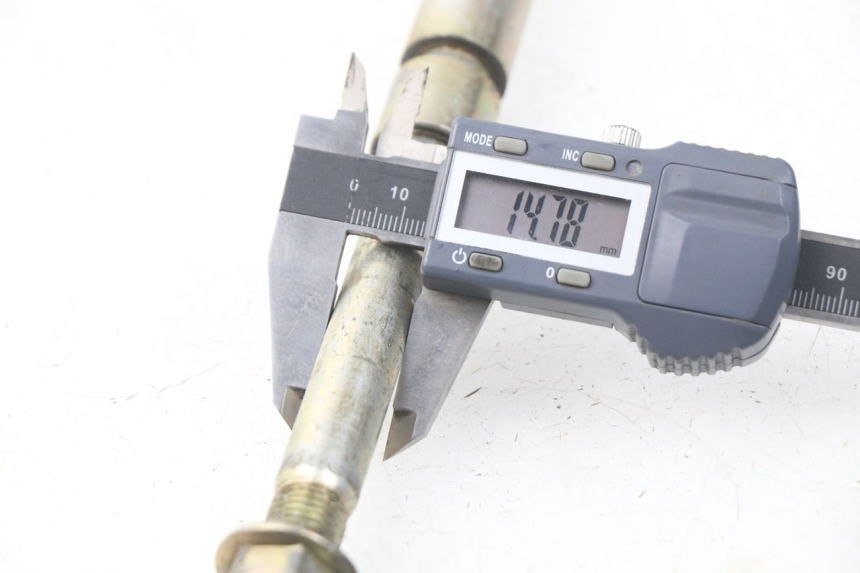 photo de AXE ROUE AVANT APOLLO RFZ 150 - Autre angle de vue