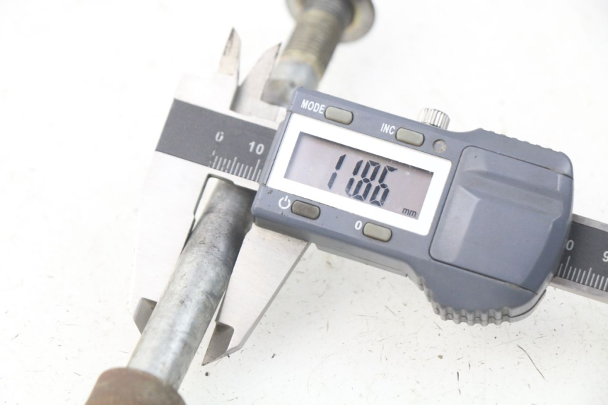 photo de AXE ROUE AVANT APOLLO RFZ 150 - Autre angle de vue