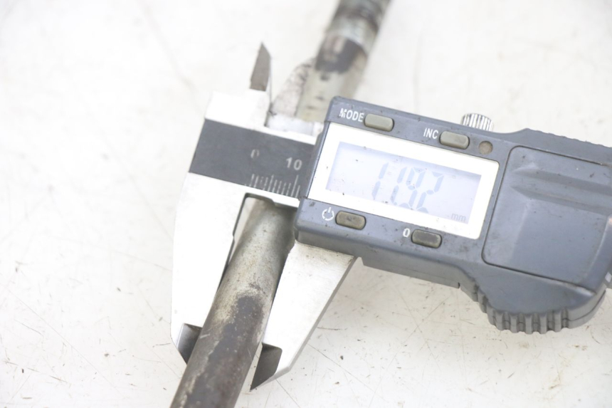 photo de AXE ROUE AVANT GILERA RK 50 (1996 - 1999) - Détail de la pièce