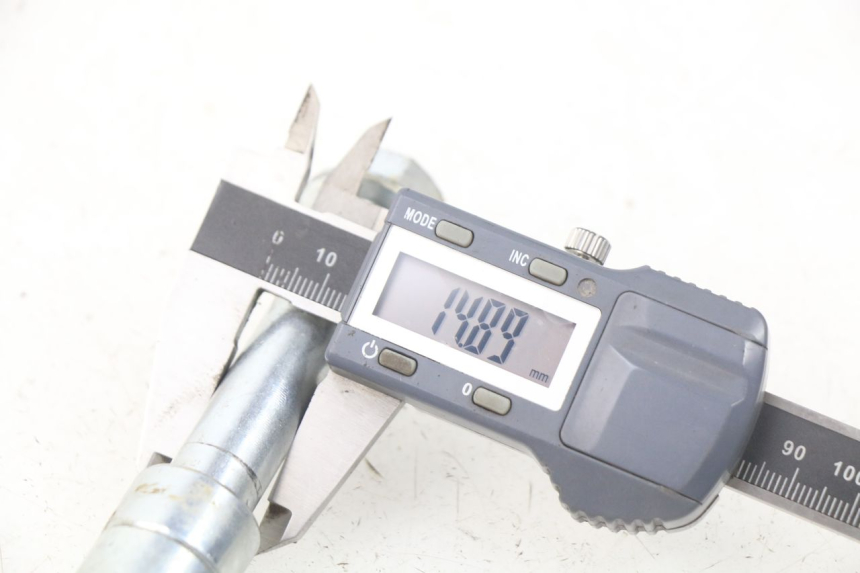 photo de AXE ROUE AVANT MINI MX ROOKIE 125 - Zoom état d’usage