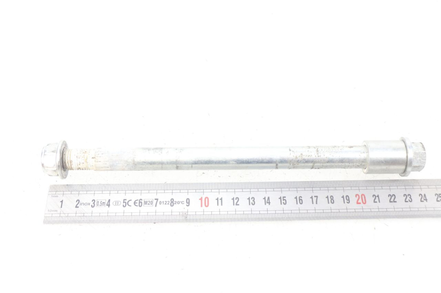 photo de AXE ROUE AVANT APOLLO RXF 125 - Gros plan technique