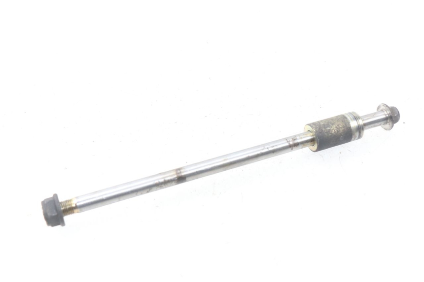 photo de AXE ROUE AVANT DAELIM S2 FI 125 (2008 - 2017) - Gros plan technique