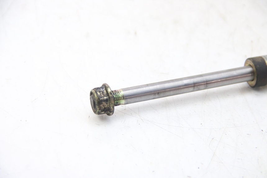 photo de AXE ROUE AVANT DAELIM S3 125 (2010 - 2017) - Autre angle de vue