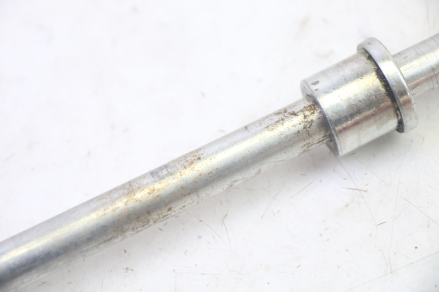 photo de AXE ROUE AVANT JM MOTORS SANTANA EVO 50 (2024 - 2026) - Zoom état d’usage