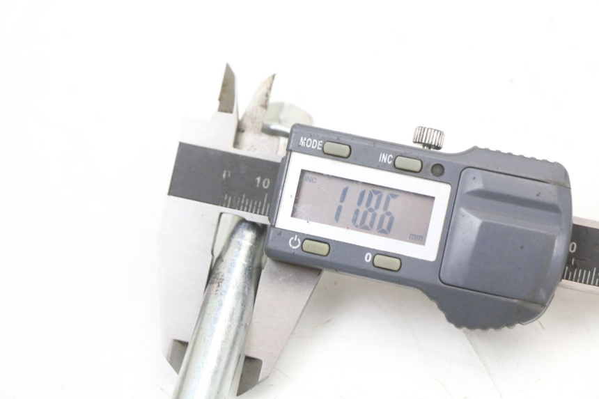 photo de AXE ROUE AVANT JM MOTORS SANTANA 50 (2014 - 2023) - Autre angle de vue