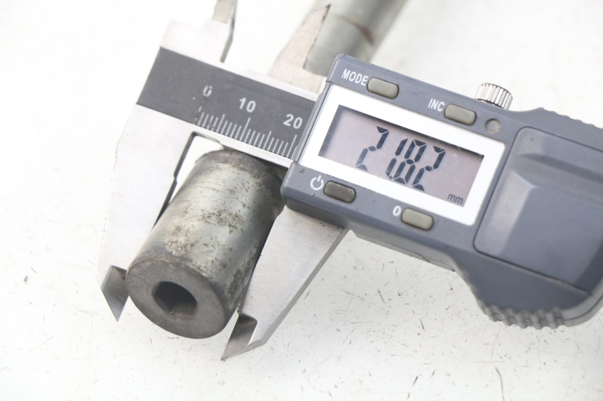 photo de AXE ROUE AVANT PEUGEOT SATELIS 500 (2007 - 2013) - Gros plan technique