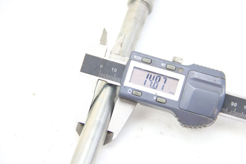 photo de AXE ROUE AVANT PEUGEOT SATELIS 125 (2006 - 2009) - Vue d’ensemble