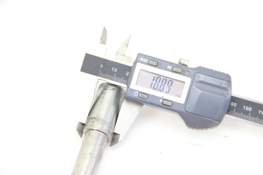 photo de AXE ROUE AVANT PEUGEOT SATELIS 125 (2006 - 2009) - Points de fixation