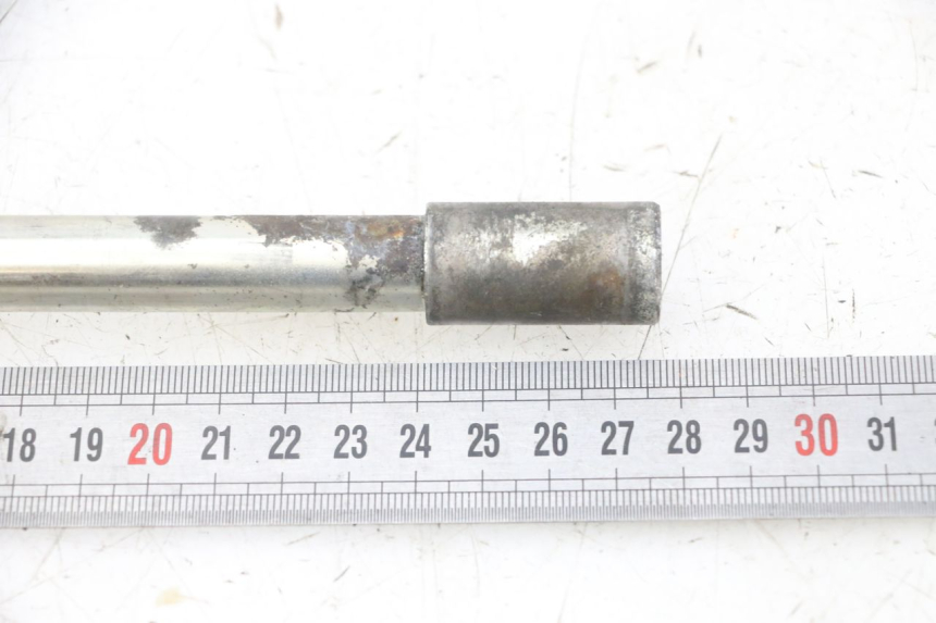 photo de AXE ROUE AVANT PEUGEOT SATELIS 125 (2013 - 2018) - Autre angle de vue