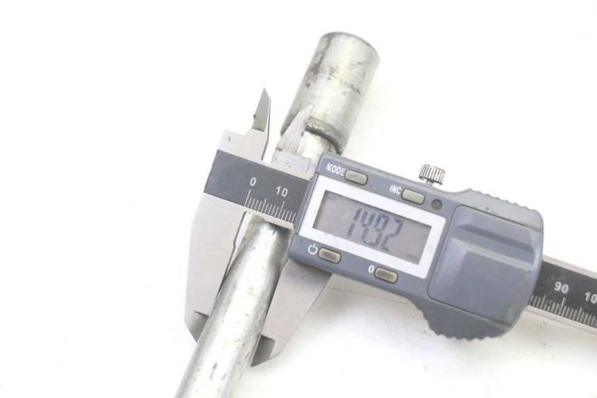 photo de AXE ROUE AVANT APRILIA SCARABEO GT TOURING 125 (1999 - 2005) - Vue d’ensemble