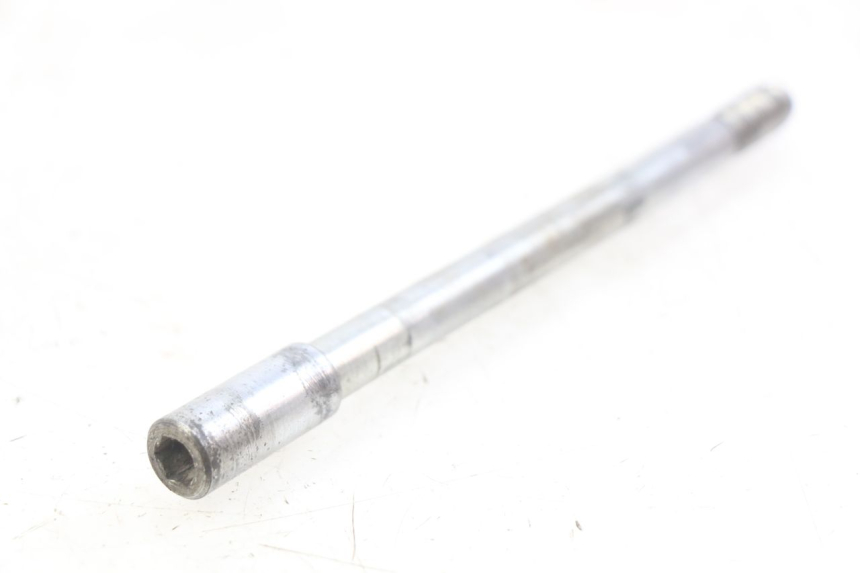 photo de AXE ROUE AVANT APRILIA SCARABEO 100 (2003 - 2012) - Gros plan technique