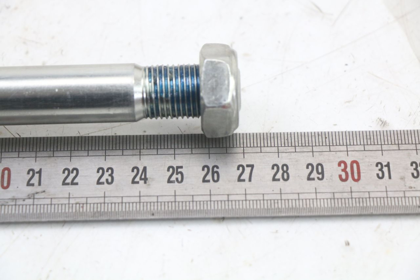 photo de AXE ROUE AVANT ROYAL ENFIELD SCRAM 411 (2022 - 2024) - Autre angle de vue