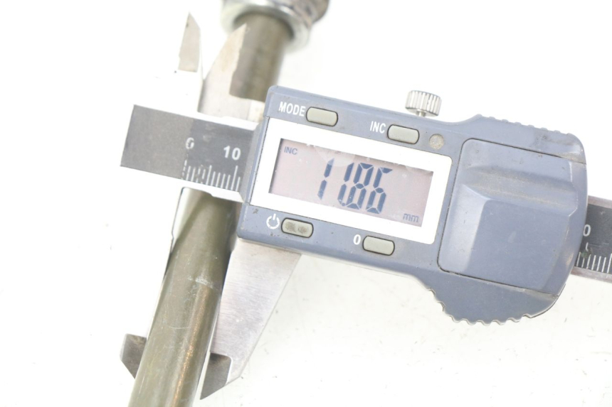 photo de AXE ROUE AVANT KYMCO SENTO 50 (2008 - 2013) - Autre angle de vue