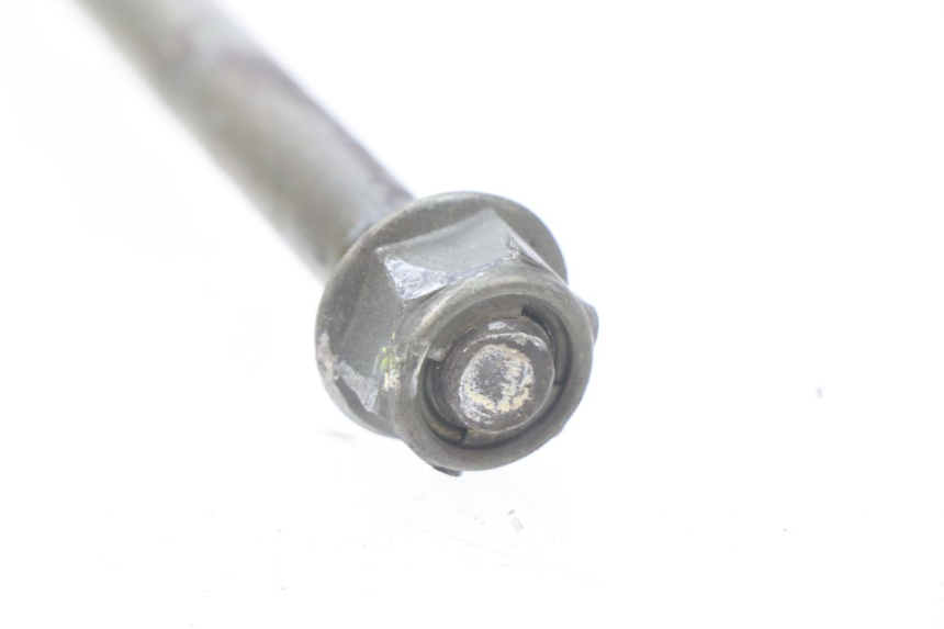 photo de AXE ROUE AVANT KYMCO SENTO 50 (2008 - 2013) - Gros plan technique