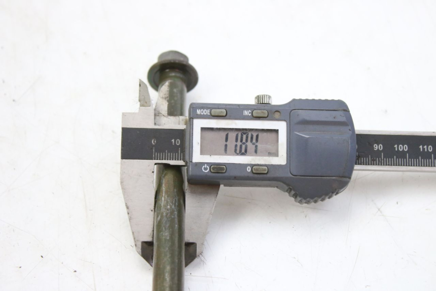 photo de AXE ROUE AVANT KYMCO SENTO 100 (2008 - 2013) - Gros plan technique