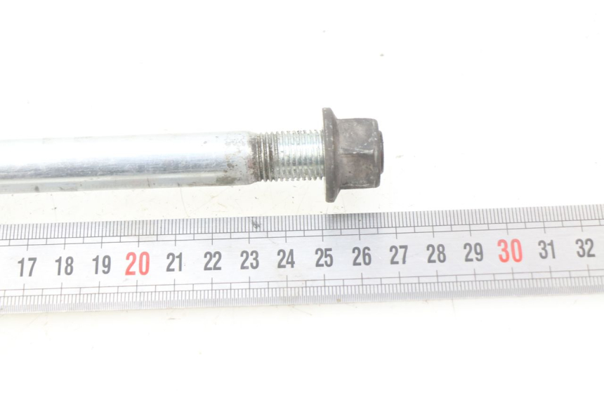 photo de AXE ROUE AVANT SUZUKI SIXTEEN 125 (2008 - 2010) - Zoom état d’usage