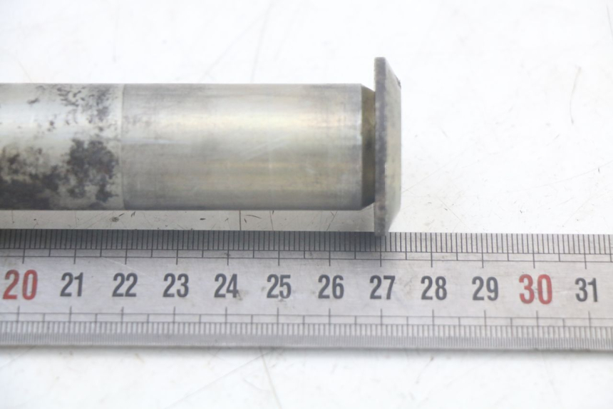 photo de AXE ROUE AVANT TRIUMPH SPEED TRIPLE T301 900 (1994 - 1996) - Zoom état d’usage