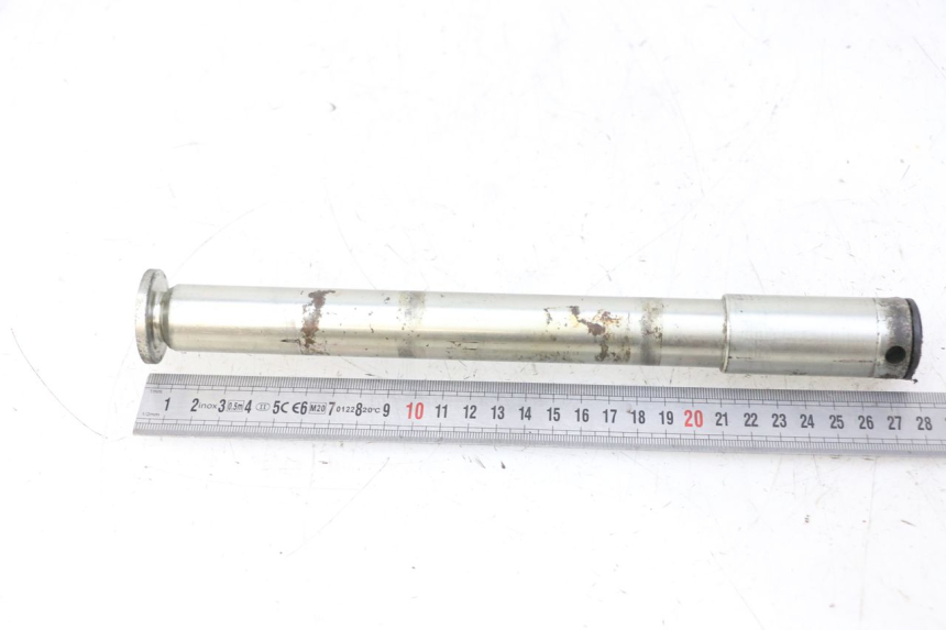 photo de AXE ROUE AVANT TRIUMPH SPRINT 900 (1995 - 1998) - Zoom état d’usage