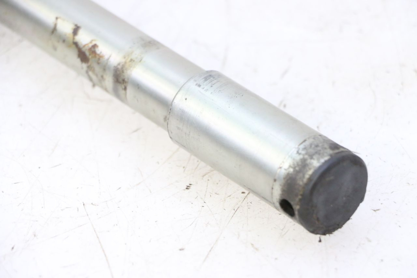 photo de AXE ROUE AVANT TRIUMPH SPRINT 900 (1995 - 1998) - Vue d’ensemble