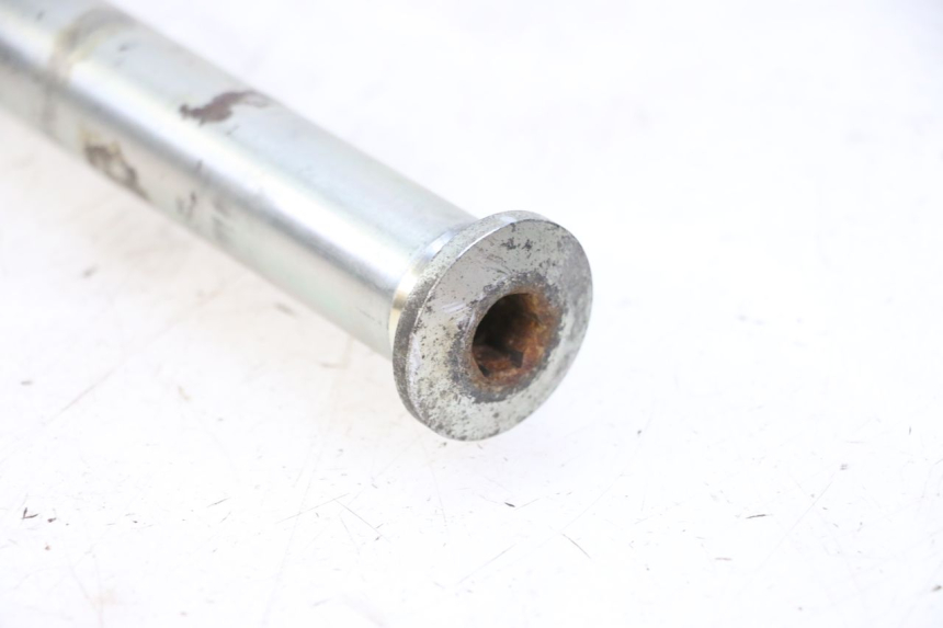 photo de AXE ROUE AVANT TRIUMPH SPRINT 900 (1995 - 1998) - État de surface