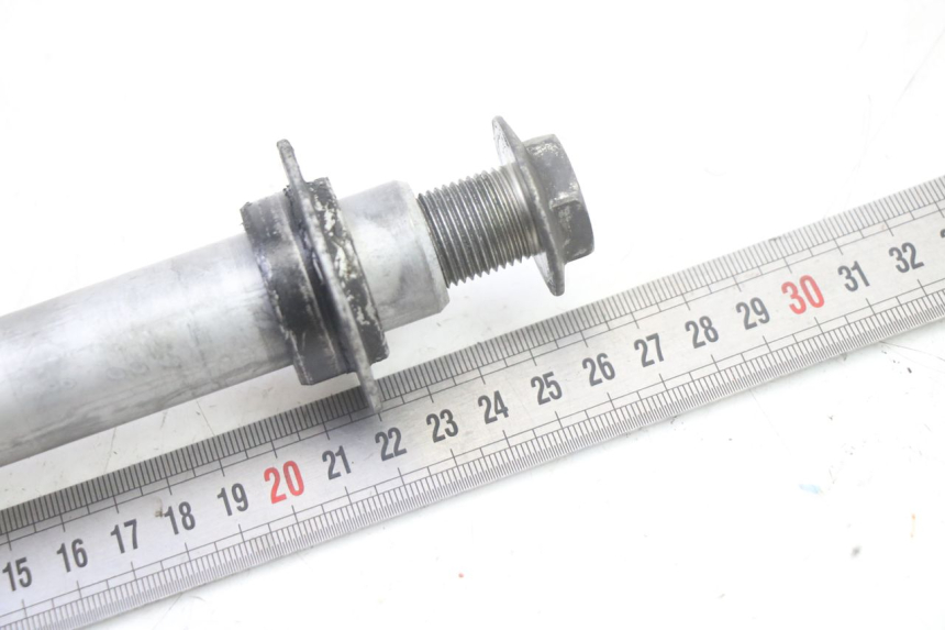 photo de AXE ROUE AVANT HONDA ST PAN EUROPEAN 1300 (2002 - 2013) - Autre angle de vue