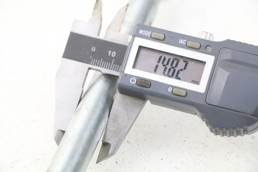 photo de AXE ROUE AVANT NITRO MOTORS STORM DIRTBIKE 110 - Zoom état d’usage