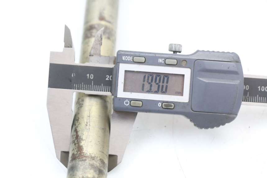 photo de AXE ROUE AVANT CAGIVA SUPER CITY 125 (1992 - 1997) - Gros plan technique