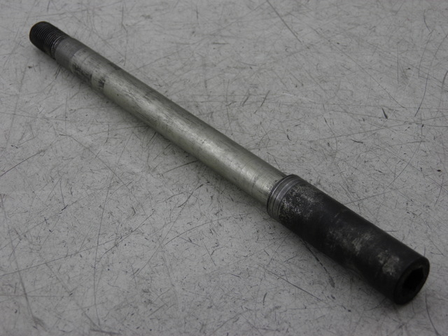 photo de AXE ROUE AVANT SUZUKI BURGMAN EXECUTIVE 650 (2008 - 2010) - Vue principale