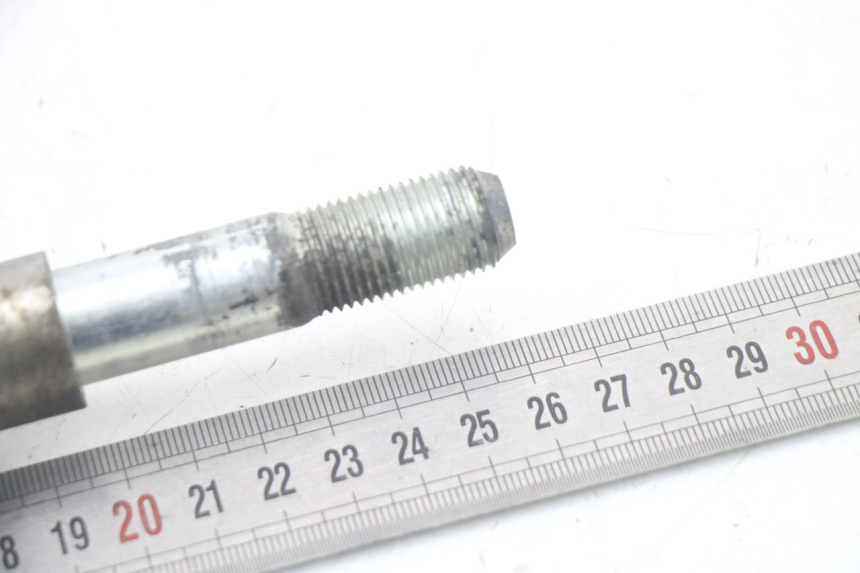 photo de AXE ROUE AVANT SUZUKI GSF S BANDIT 600 (2000 - 2004) - Zoom état d’usage