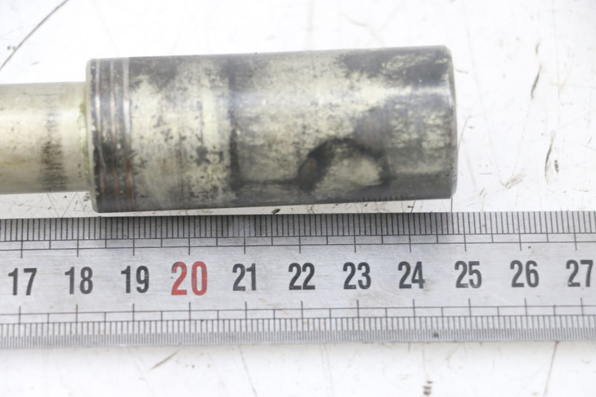 photo de AXE ROUE AVANT SUZUKI GSX F GSXF 650 (2007 - 2015) - Autre angle de vue