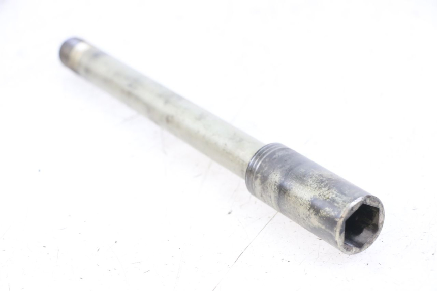 photo de AXE ROUE AVANT SUZUKI GSX F GSXF 650 (2007 - 2015) - Vue d’ensemble