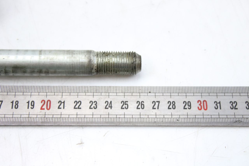 photo de AXE ROUE AVANT SUZUKI SV S 650 (1999 - 2002) - Autre angle de vue