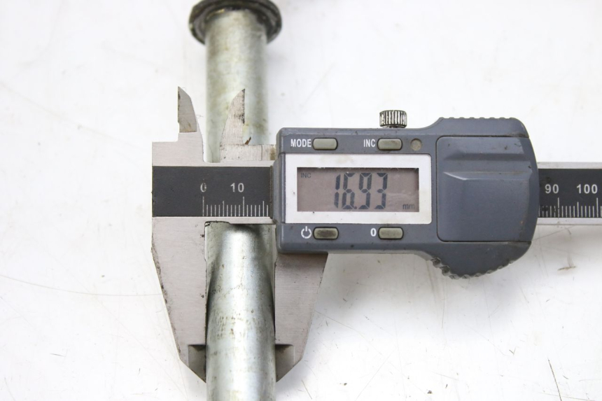 photo de AXE ROUE AVANT SUZUKI SV S 650 (1999 - 2002) - Vue d’ensemble