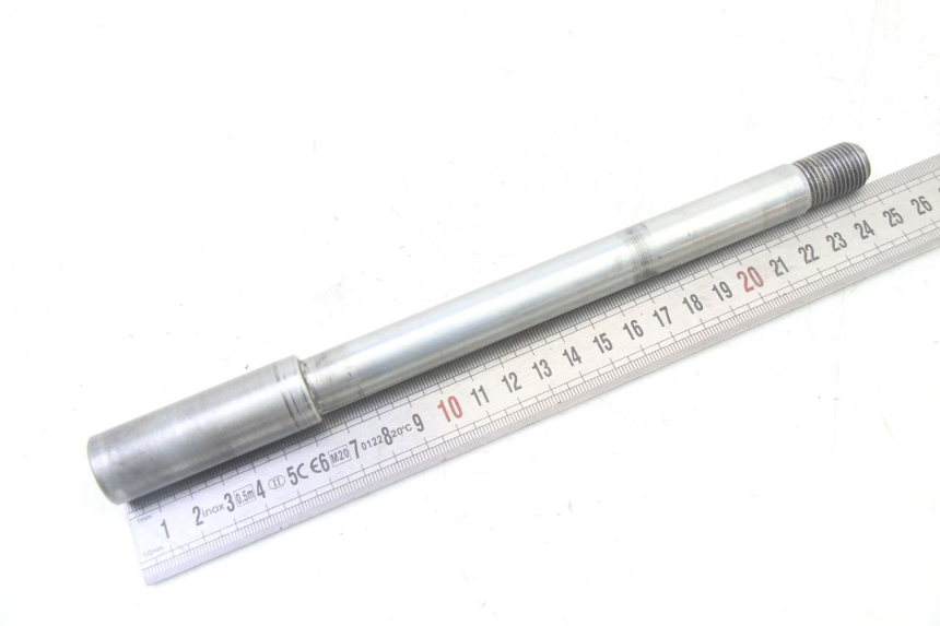 photo de AXE ROUE AVANT SUZUKI SV S 650 (2003 - 2009) - Zoom état d’usage