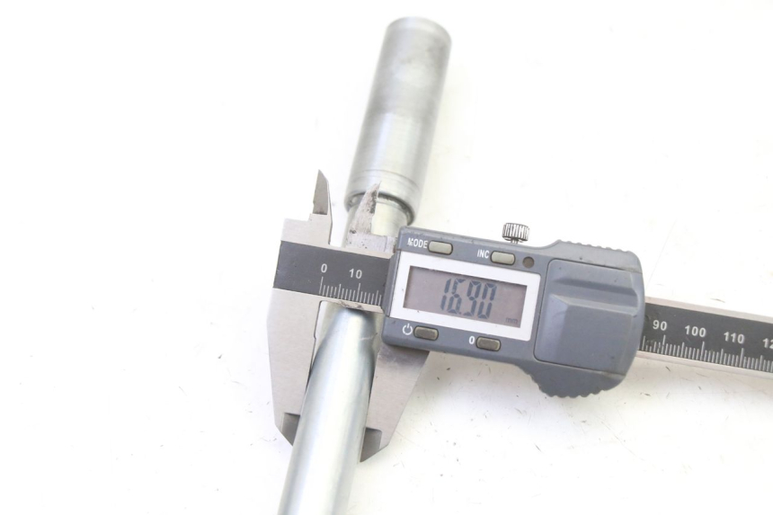 photo de AXE ROUE AVANT SUZUKI SV S 650 (2003 - 2009) - Vue d’ensemble