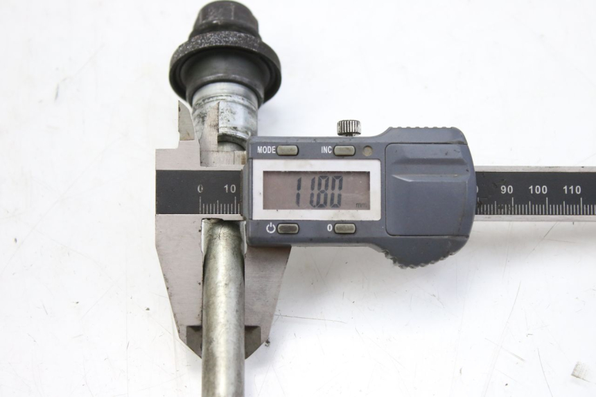 photo de AXE ROUE AVANT PEUGEOT SV 125 (1991 - 1994) - Gros plan technique