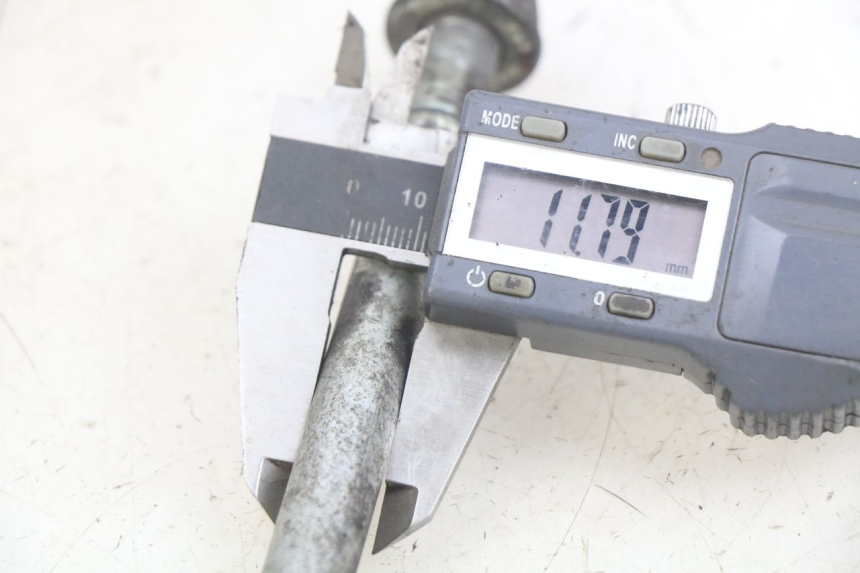 photo de AXE ROUE AVANT PEUGEOT SV 125 (1991 - 1994) - Autre angle de vue