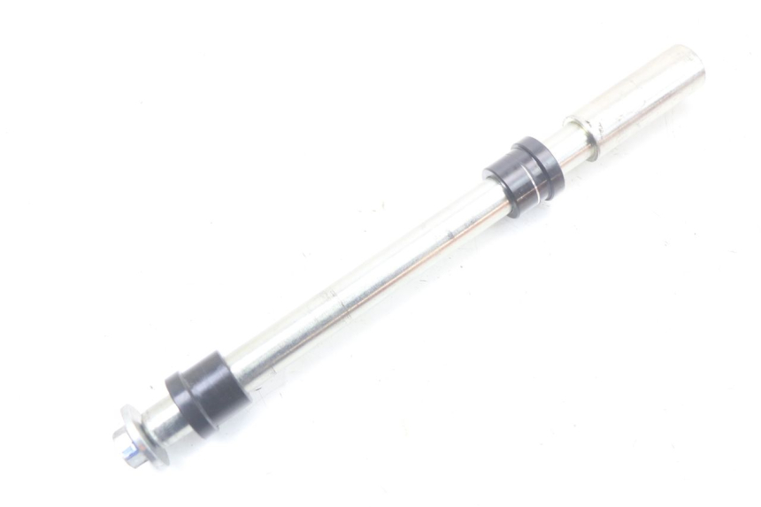 photo de AXE ROUE AVANT HUSQVARNA SVARTPILEN 401 (2018 - 2023) - Détail de la pièce