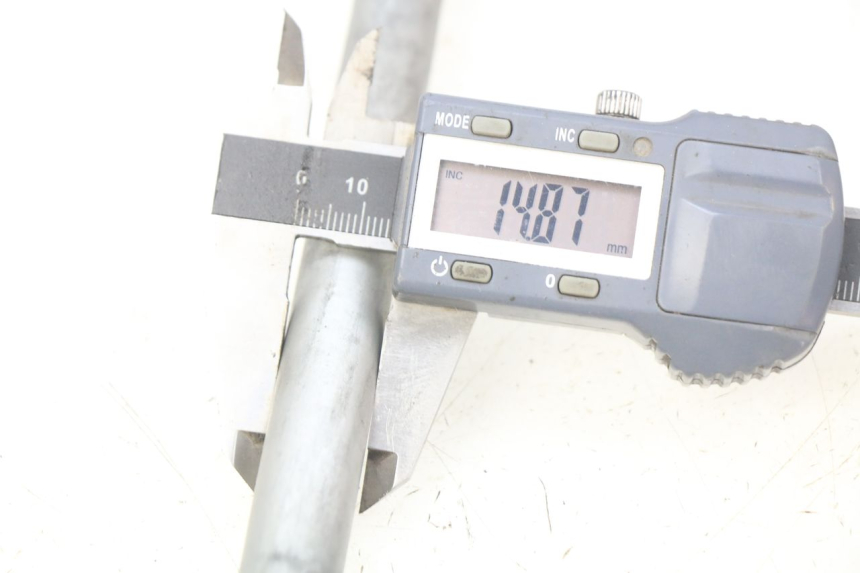 photo de AXE ROUE AVANT APRILIA SXR 50 (2021 - 2023) - Détail de la pièce