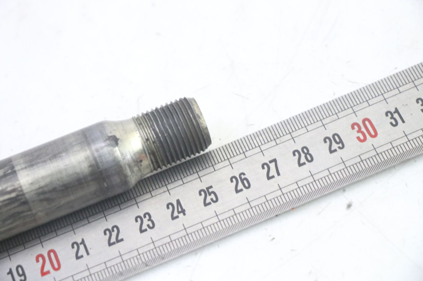 photo de AXE ROUE AVANT YAMAHA TDM ABS 900 (2002 - 2014) - Autre angle de vue