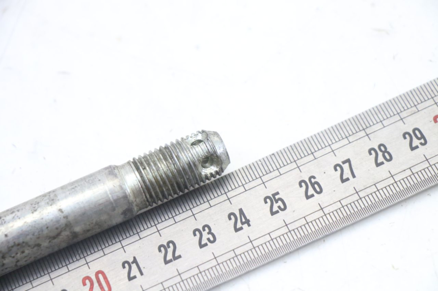 photo de AXE ROUE AVANT YAMAHA TDR DELTABOX 125 (1997 - 2003) - Autre angle de vue