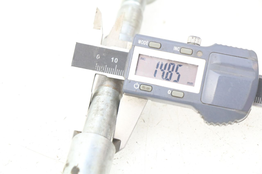 photo de AXE ROUE AVANT NITRO MOTORS THUNDER 125 - Autre angle de vue