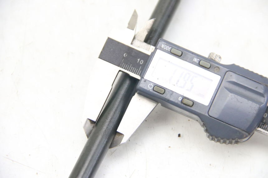 photo de AXE ROUE AVANT PEUGEOT TWEET 4T 50 (2010 - 2014) - Gros plan technique