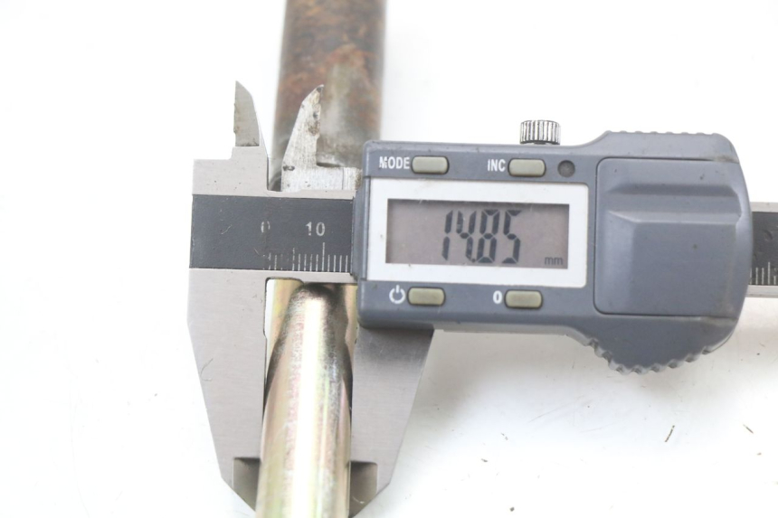 photo de AXE ROUE AVANT KEEWAY TX 50 (2008 - 2015) - Autre angle de vue