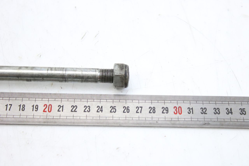 photo de AXE ROUE AVANT SUZUKI UH BURGMAN 125 (2002 - 2006) - Gros plan technique