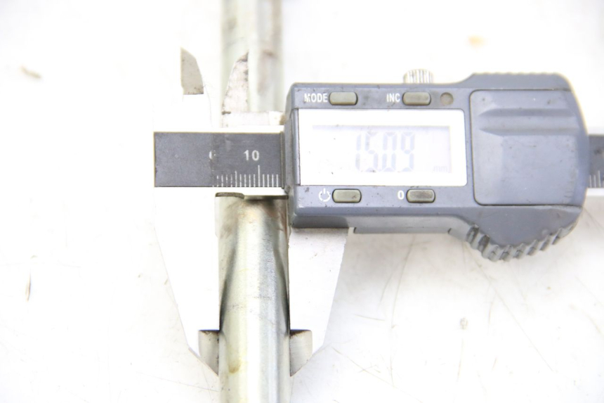 photo de AXE ROUE AVANT PEUGEOT VIVACITY NEW 2T 50 (2008 - 2017) - Détail de la pièce