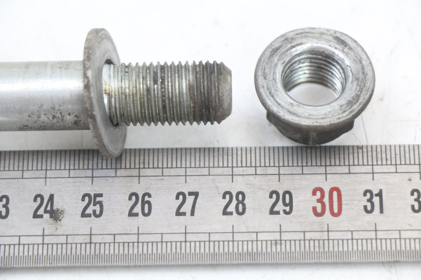 photo de AXE ROUE AVANT PEUGEOT VIVACITY NEW 4T 50 (2008 - 2017) - Zoom état d’usage