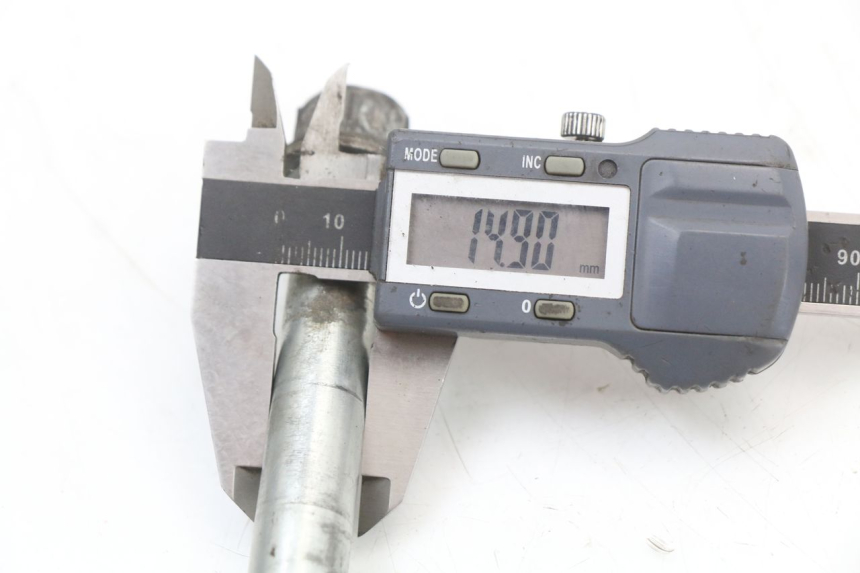 photo de AXE ROUE AVANT PEUGEOT VIVACITY NEW 4T 50 (2008 - 2017) - Autre angle de vue