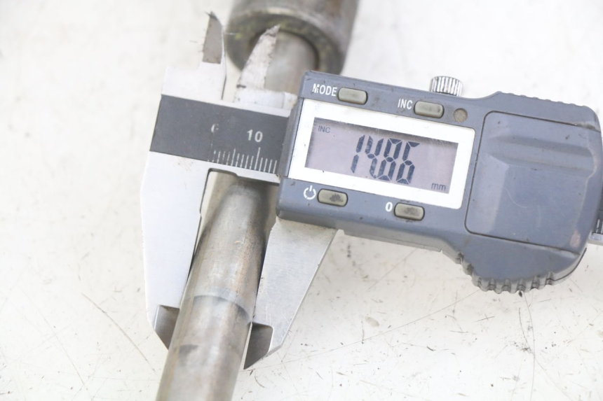 photo de AXE ROUE AVANT DAELIM VL DAYSTAR 125 (2000 - 2011) - Détail de la pièce